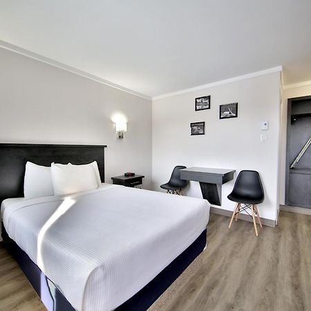Motel Newstar Laval Buitenkant foto