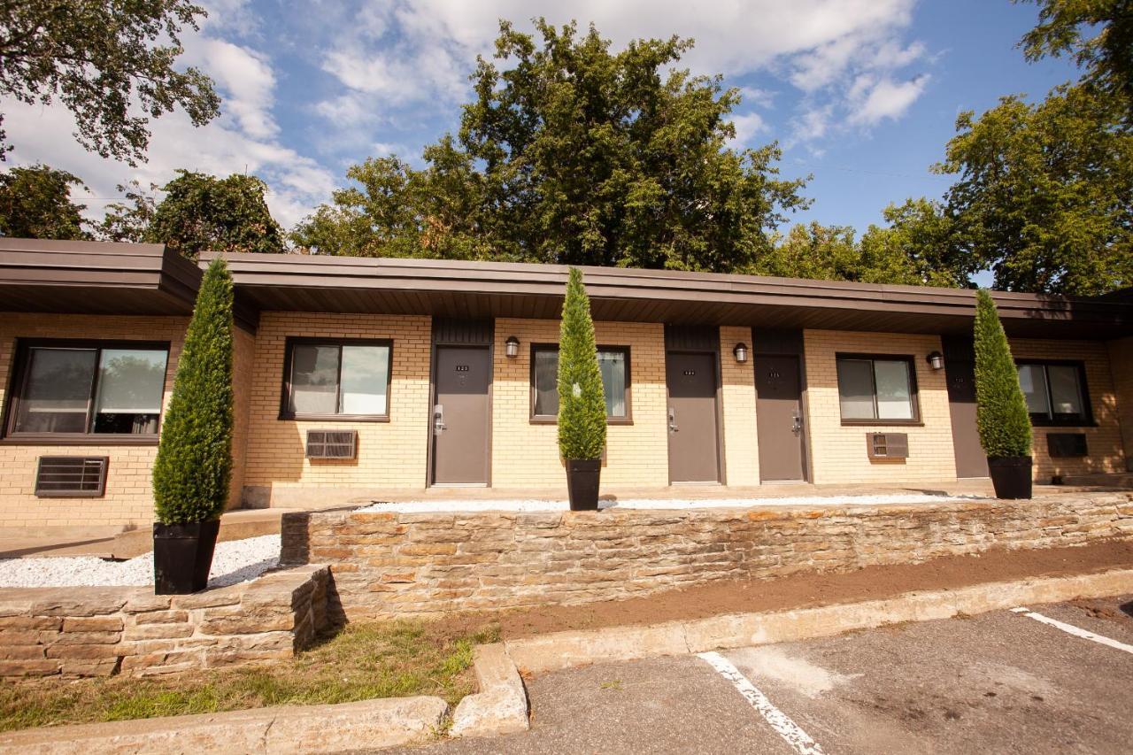 Motel Newstar Laval Buitenkant foto